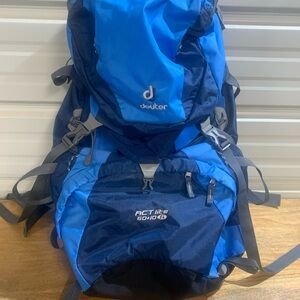 DEUTER ACT LITE  60 +10 SL RUCKSACK FRAMED  HIKING BACKPACK